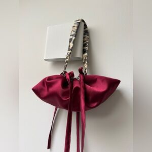 A Bronze Age Bean Bag in Bordeaux and Leopard